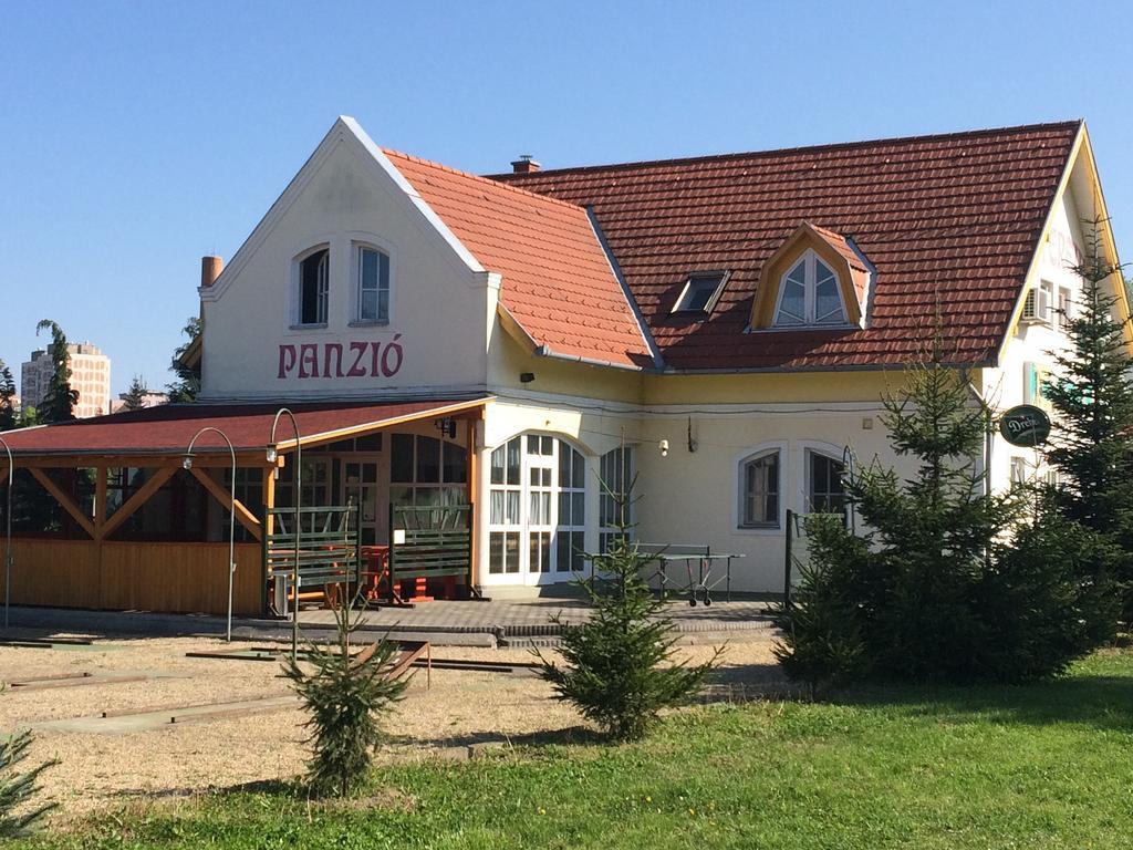 Golf Etterem Es Panzio Hotell Kaposvár Exteriör bild